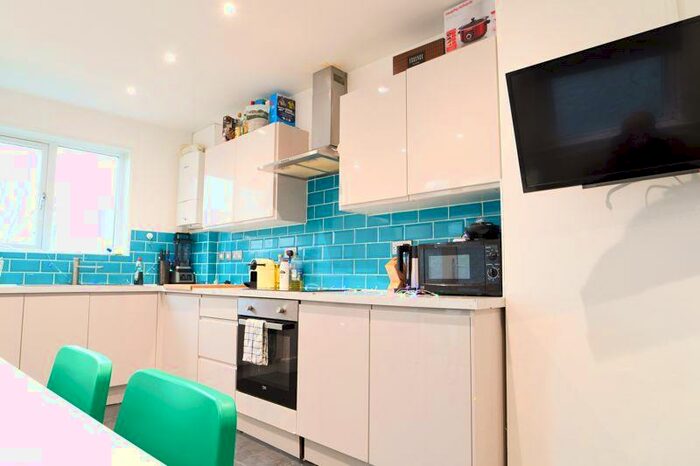 5 Bedroom Detached House To Rent In Elm Grove, Brighton, BN2