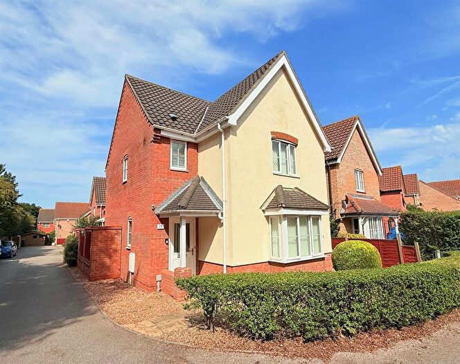 3 Bedroom Detached House For Sale In John Woodhouse Drive, Caister-On-Sea, NR30