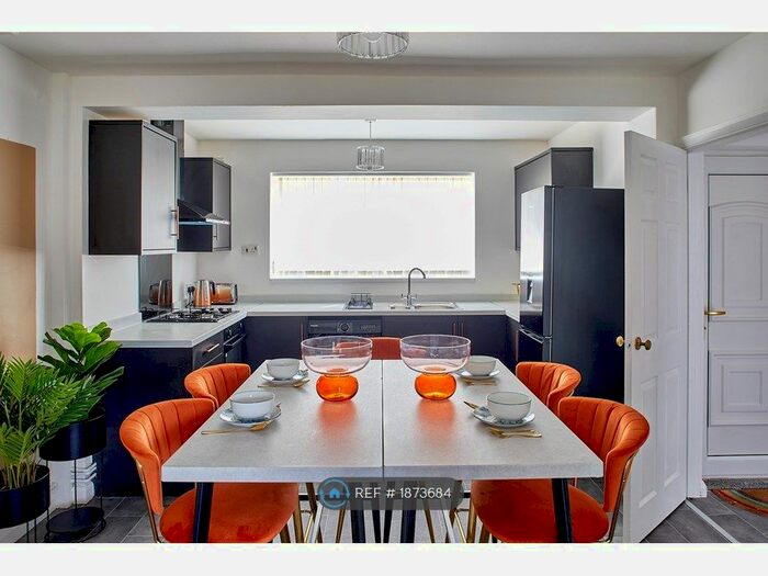 3 Bedroom Semi-Detached House To Rent In Gainsford Crescent, Nottingham, NG5