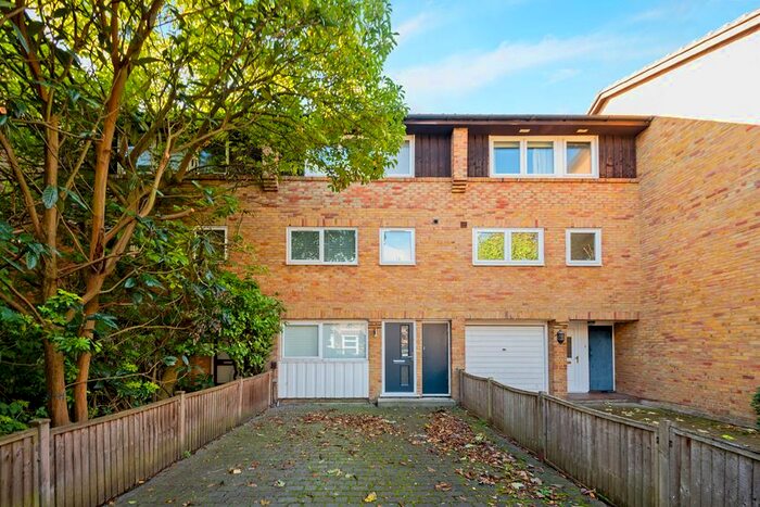 4 Bedroom Terraced House To Rent In Grosvenor Road, Twickenham TW1