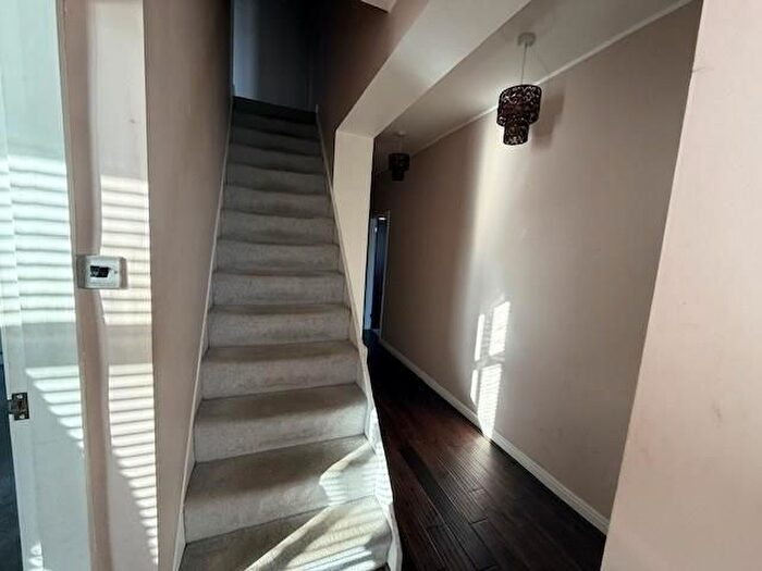 5 Bedroom Semi-Detached House For Sale In Lowther Street, Undercliffe, BD2