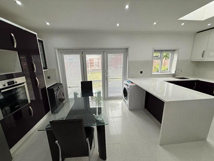 3 Bedroom End Of Terrace House To Rent In Fleming Mead, Mitcham, CR4