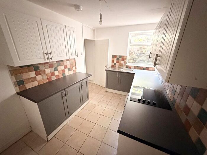 2 Bedroom Flat To Rent In Robert Street, Ynysybwl, Pontypridd, CF37