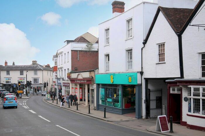 3 Bedroom Flat To Rent In High Street, Dorking, Surrey, RH4