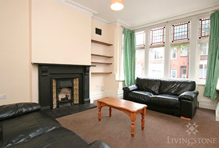 6 Bedroom Town House To Rent In Howard Road, Clarendon Park, LE2
