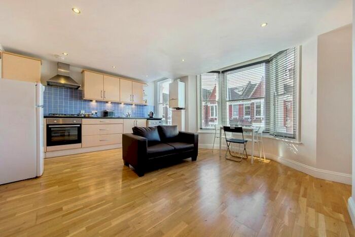 2 Bedroom Flat To Rent In Helix Road, London, SW2