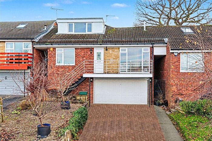 3 Bedroom Detached House For Sale In Dale Park Walk, Cookridge, Leeds, West Yorkshire, LS16