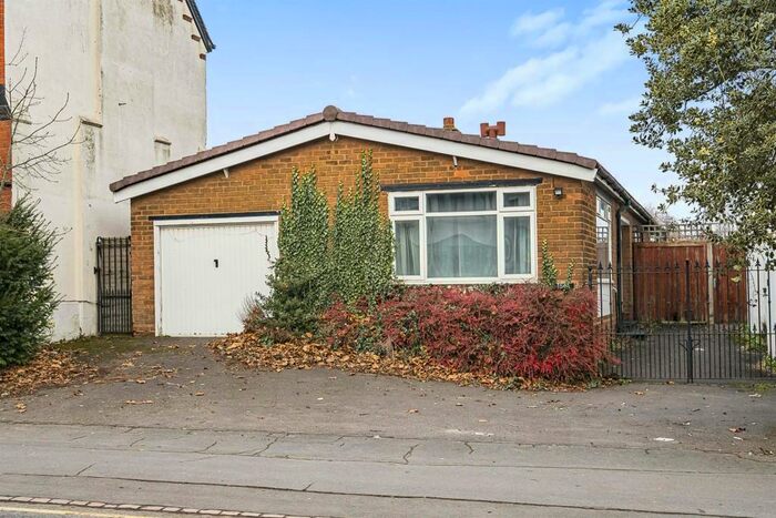 2 Bedroom Bungalow To Rent In Stourbridge Road, Dudley, DY1