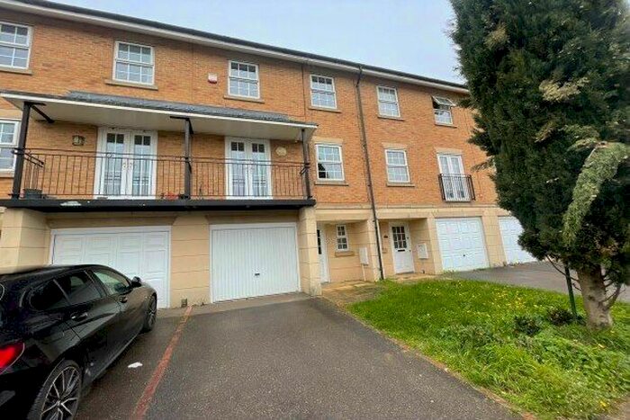 4 Bedroom Property To Rent In Johnson Court, Northampton, NN4