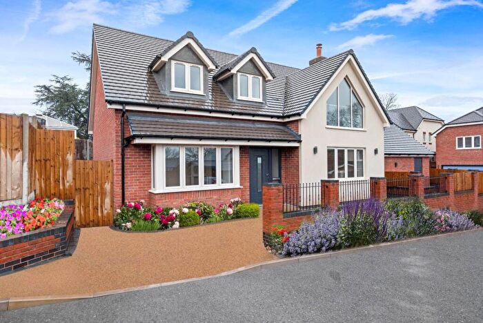 3 Bedroom Detached Bungalow For Sale In Pumphouse Lane, Webheath, B97