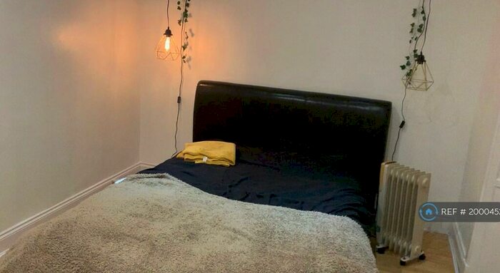 1 Bedroom Flat To Rent In Howard Street, Paisley, PA1