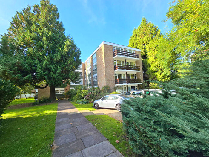 2 Bedroom Apartment For Sale In Abbots Park, St Albans, AL1