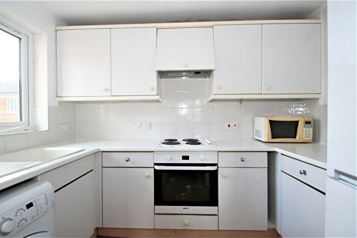 1 Bedroom Flat To Rent In Swynford Gardens, London, NW4