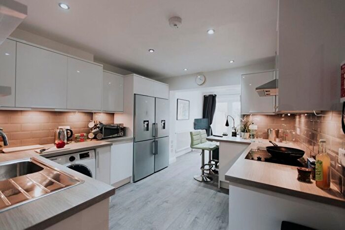 6 Bedroom Semi-Detached House To Rent In Glyn Avenue, Didcot, OX11