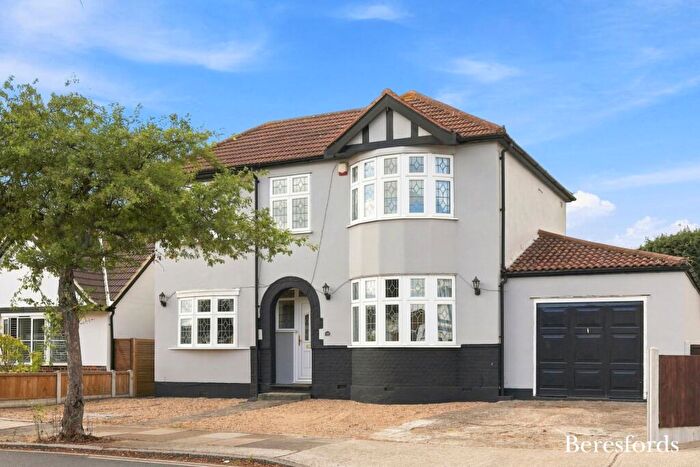 5 Bedroom Detached House For Sale In Glanville Drive, Hornchurch, RM11