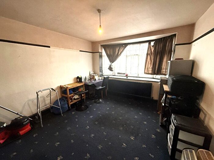 3 Bedroom Flat For Sale In Bargates, Christchurch, Dorset, BH23