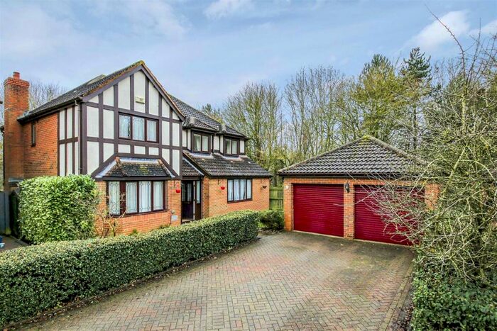 5 Bedroom Detached House To Rent In Lawson Place, Shenley Lodge, MK5