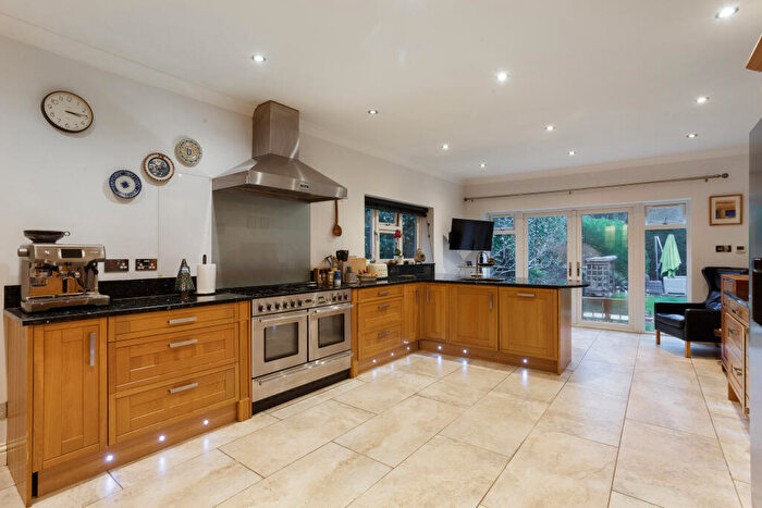 4 Bedroom Detached House For Sale In Bray Road, Maidenhead, SL6