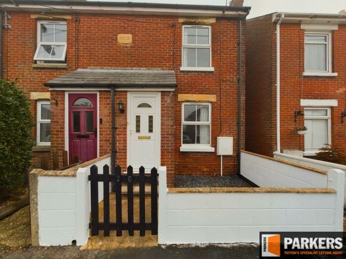 2 Bedroom Property To Rent In Fishers Road, Totton, SO40