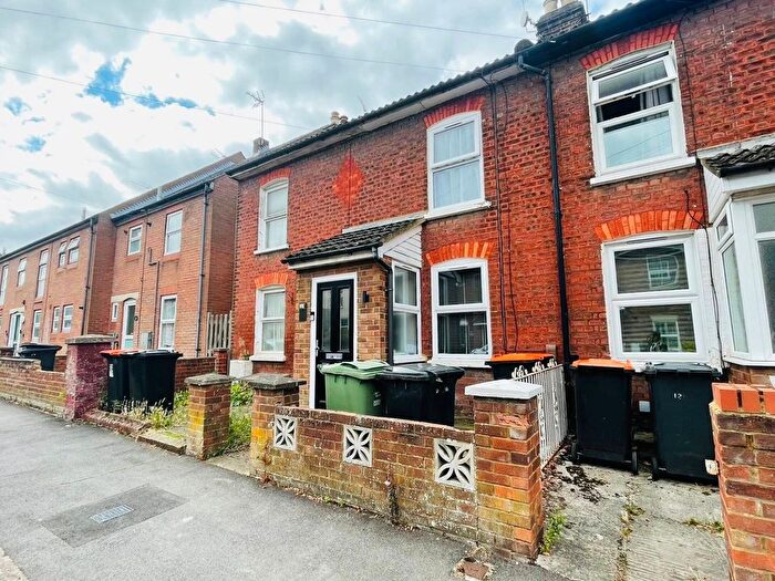 2 Bedroom Terraced House To Rent In Victoria Street, Dunstable, LU6