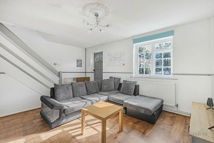 2 Bedroom Property To Rent In Park Close, Hackney, London, E9