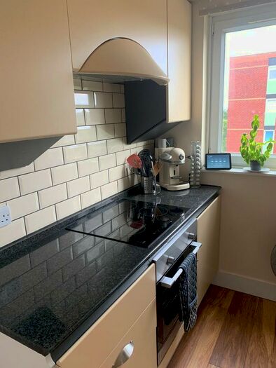 1 Bedroom Flat To Rent In Porchester Mead, Beckenham, London, BR3