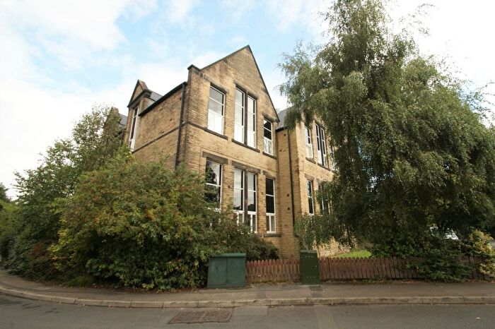 2 Bedroom Flat To Rent In Farrar Court, Leeds, West Yorkshire, LS13
