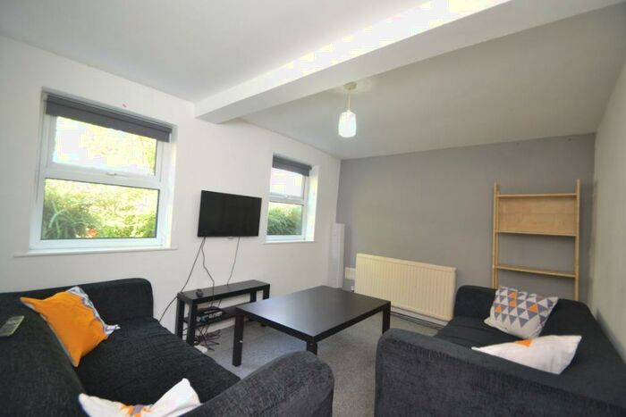 6 Bedroom Semi-Detached House To Rent In Milverton Road, Victoria Park, Manchester, M14