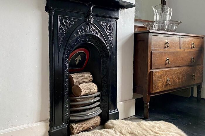 2 Bedroom Riad For Sale In Christchurch Road, Ringwood, BH24