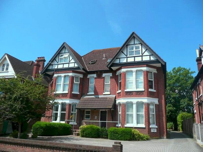 1 Bedroom Flat To Rent In Hill Lane, Southampton, Hampshire, SO15