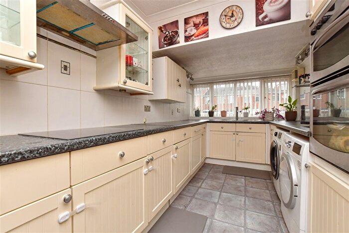 3 Bedroom End Of Terrace House For Sale In Bucklers Way, Carshalton, Surrey, SM5