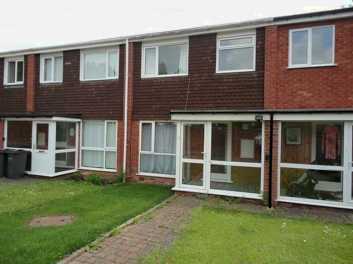 3 Bedroom Terraced House To Rent In A Great Family Home In Oak Close, Harborne, B17