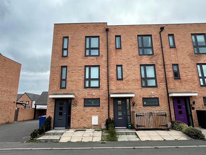 4 Bedroom Town House For Sale In Brookfield Drive, Stanford-Le-Hope, SS17