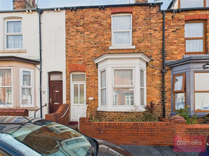 2 Bedroom Terraced House For Sale In Trafalgar Terrace, Scarborough, YO12