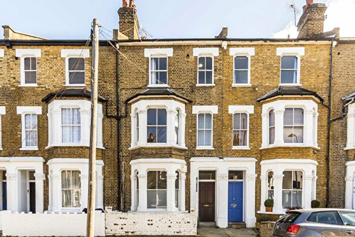 2 Bedroom Flat To Rent In Macfarlane Road, London, W12