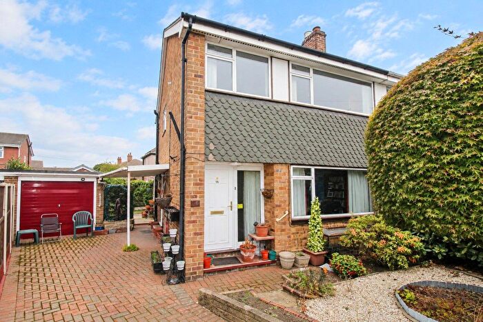 3 Bedroom Semi Detached House For Sale In Lilac Avenue, Wakefield, WF2