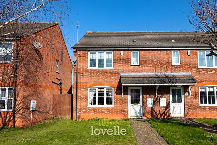 3 Bedroom End Terrace House For Sale In Cromwell Road, Grimsby, DN31