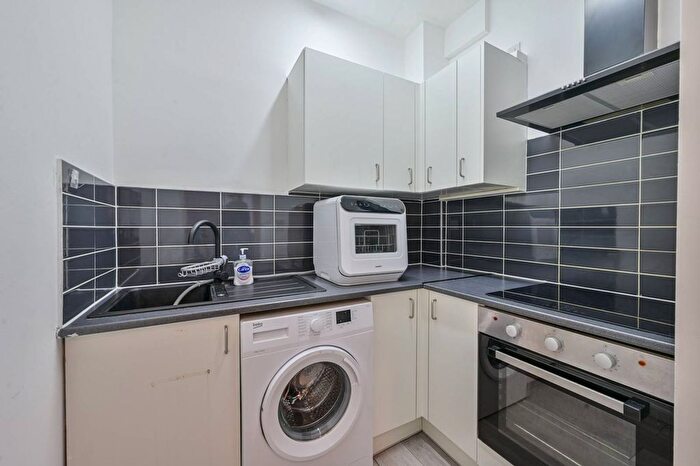 1 Bedroom Flat To Rent In Cannon Hill Lane, Morden, London, SW20