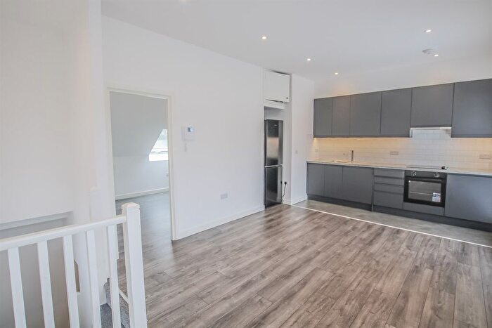 1 Bedroom Flat To Rent In Watford Way, Hendon, NW4