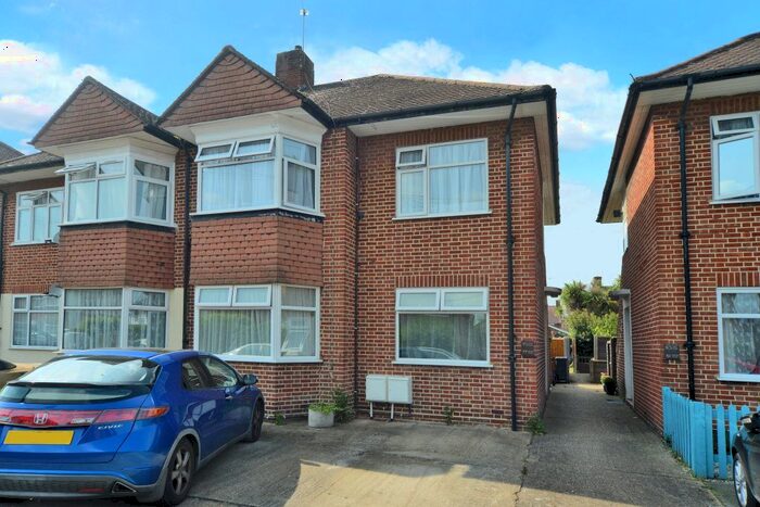 2 Bedroom Maisonette To Rent In Amesbury Road, Feltham, TW13