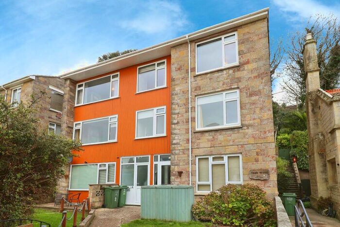 2 Bedroom Apartment To Rent In Spring Gardens, Ventnor, PO38