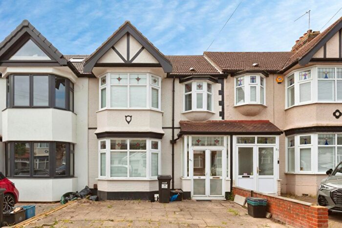 3 Bedroom Terraced House For Sale In Queenborough Gardens, Ilford, Essex, IG2