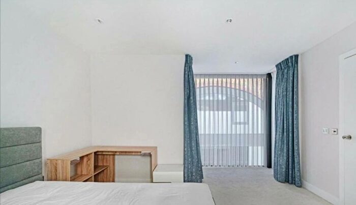 2 Bedroom Flat To Rent In Patcham Terrace, London, SW8