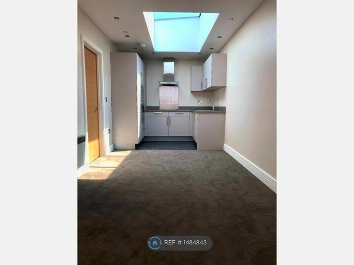 2 Bedroom Flat To Rent In Windsor Road, Slough, SL1