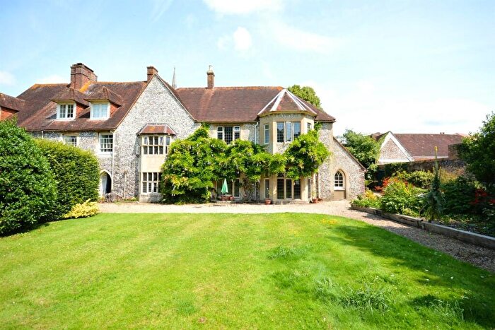 2 Bedroom Flat To Rent In The Chantry, Canon Lane, Chichester, PO19