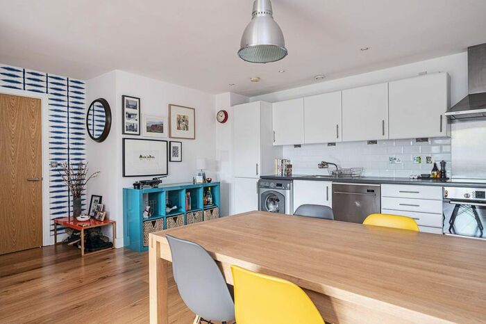 2 Bedroom Flat To Rent In Meath Crescent, Bethnal Green, London, E2