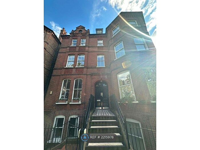 2 Bedroom Flat To Rent In Windmill Drive, Clapham Common, SW4