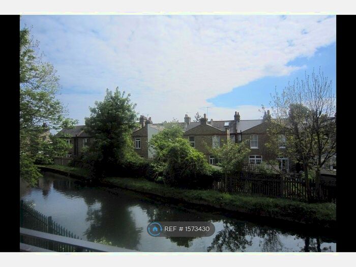 2 Bedroom Flat To Rent In Stefan House, London, N21