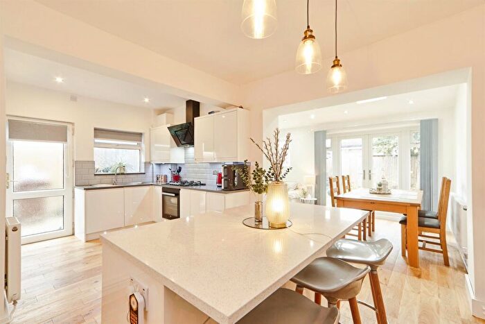 5 Bedroom Semi-Detached House For Sale In Buckstone Oval, Leeds, LS17