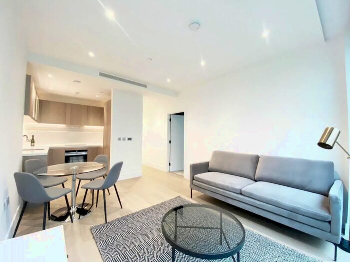 1 Bedroom Flat To Rent In Chartwell House, Prince Of Wales Drive, Palmer Road, SW11